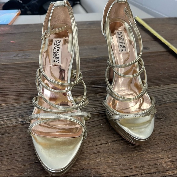 BADGLEY MISCHKA Women's Formal Gold Metallic Strappy High Heels Size 7.5M - Picture 6 of 10